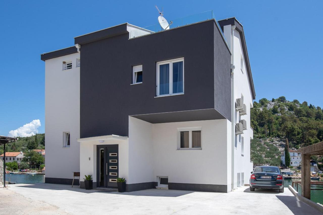 Villa Luni Blace Bagian luar foto