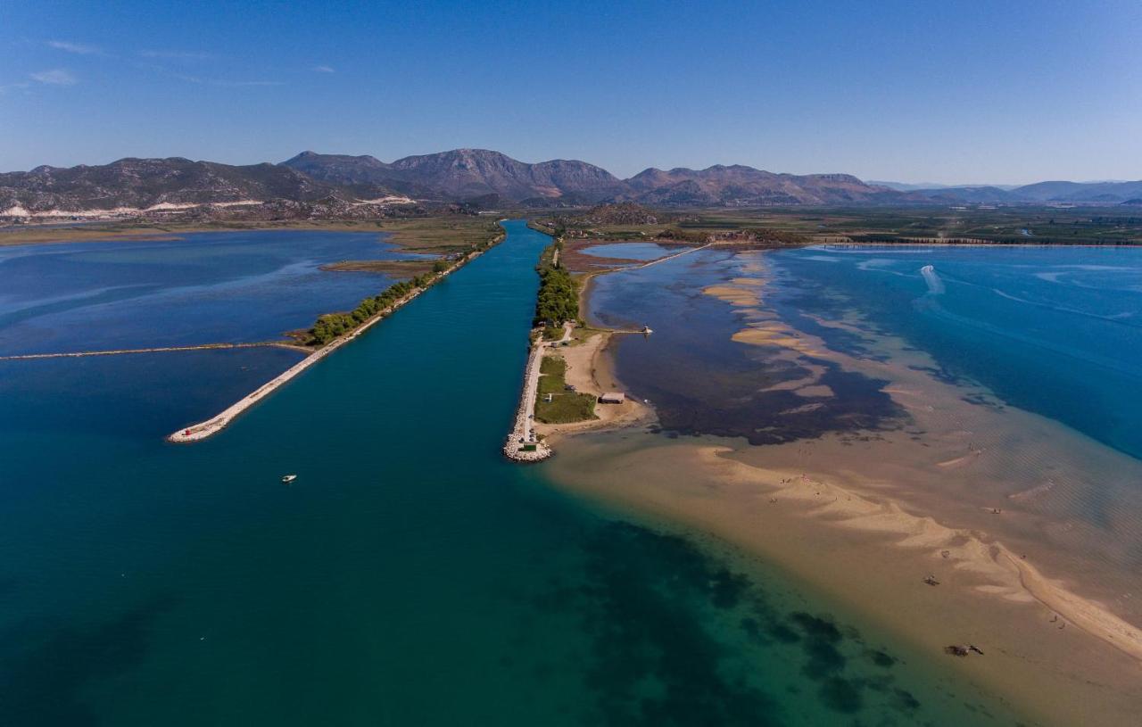 Villa Luni Blace Bagian luar foto
