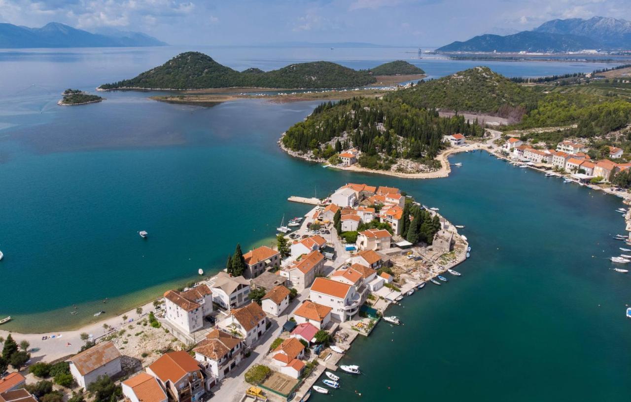 Villa Luni Blace Bagian luar foto